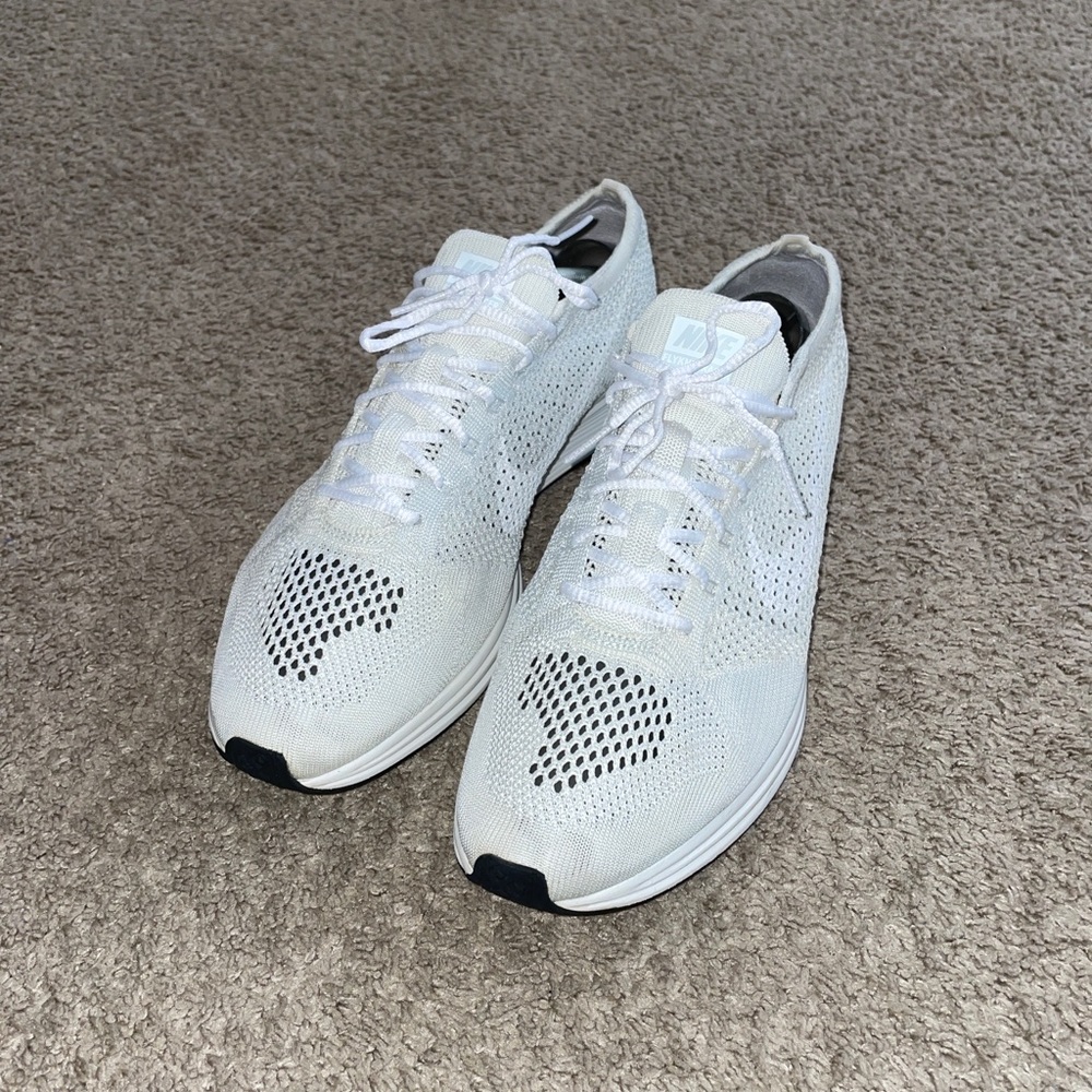 Nike Flyknit Racer Triple White 526628-100 Size 11.5 EUC